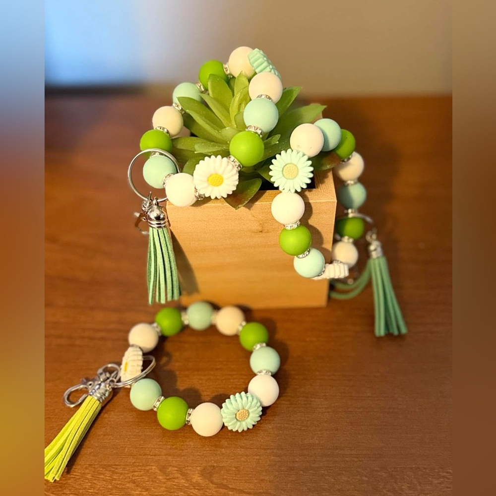 Keychain wristlets